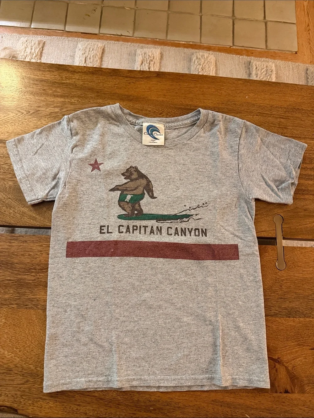 El Capitan Canyon Surfing Bear tee kids medium